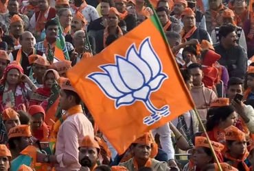 ભાજપમાં અસંતોષનો ચરુ ઉકળ્યો, નેતાઓ ડેમેજ કન્ટ્રોલ કરવા દોડ્યા, બંધબારણે બેઠકોનો દોર | Ticket Row Spa…