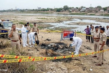 અમદાવાદના સરખેજમાં હત્યાની આશંકા, વણઝર ગામ પાસે નદીના પટમાંથી સળગેલી હાલતમાં મૃતદેહ મળ્યો | Ahmedaba…