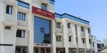 સુરત: સચિન પોલીસની કસ્ટડીમાં આરોપીનું મોત, પૂછપરછ દરમિયાન શૌચાલયમાં જઈને એસિડ પી લીધુ! | Surat: Accu…