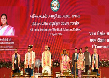 તબીબી વ્યવસાય એ માનવતા-કરૂણા સાથે વિશ્વાસનું પ્રતીક છે એ જાળવી રાખજોઃ મુર્મુ | Maintain that the med…
