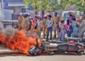નોઇડાના કારીગરો કાળઝાળ : ભારે હિંસા | Noida artisans in chaos: Heavy violence