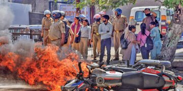 નોઇડાના કારીગરો કાળઝાળ : ભારે હિંસા | Noida artisans in chaos: Heavy violence