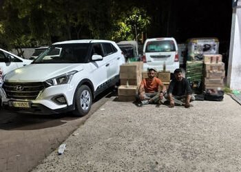 અમદાવાદ: નરોડા નજીક SUV કારમાંથી ઝડપાયો વિદેશી દારૂ, 12 લાખના મુદ્દામાલ સાથે બે શખસો ઝડપાયા | Ahmeda…