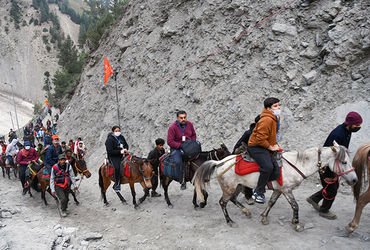 PHOTO: ભક્તોને દર્શન આપવા અમરનાથ પ્રગટ થયાં, પૂર્ણ સ્વરૂપમાં બાબા બર્ફાનીની પ્રથમ તસવીર | amarnath y…