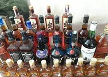 રિવરફ્રન્ટ અને નરોડા પાડિયાથી ૧.૫૦ લાખના વિદેશી દારુ સાથે મહિલા અને બુટલેગર પકડયો | A wor sakau seni…