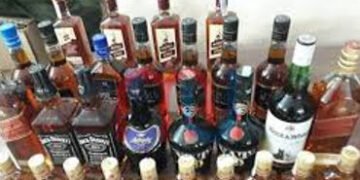 રિવરફ્રન્ટ અને નરોડા પાડિયાથી ૧.૫૦ લાખના વિદેશી દારુ સાથે મહિલા અને બુટલેગર પકડયો | A wor sakau seni…