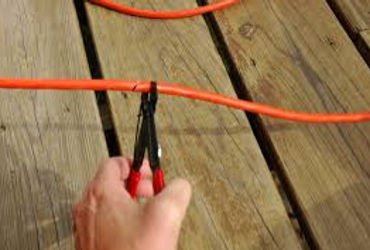 વીજ કંપની ટીમ ઉપર પથ્થર મારો કરતા કર્મચારી ઘાયલ | Emon chon angangen ewe kompenien karak a feiengau …