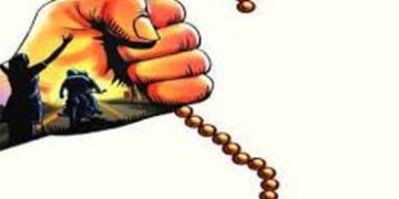 પત્ની ઉપર હુમલો કરી ફરાર થયેલા અમદાવાદના ગુનેગારે વડોદરામાં સ્કૂટર ચોરી અછોડો લૂંટતા પકડાયો | vadoda…