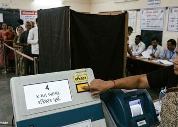 મહાનગર પાલિકાની ચૂંટણીમાં 4 ઉમેદવારને મત આપ્યા બાદ રજિસ્ટરનું બટન દબાવવું ફરજિયાત | Voters Must Pres…