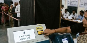 મહાનગર પાલિકાની ચૂંટણીમાં 4 ઉમેદવારને મત આપ્યા બાદ રજિસ્ટરનું બટન દબાવવું ફરજિયાત | Voters Must Pres…