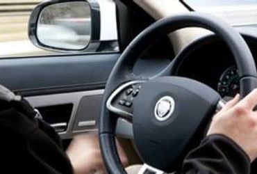 36 ટકા લોકો વાહન ચલાવતી વખતે મોબાઈલ પર વાત કરે છે, શહેરમાં થયેલા સર્વેનું તારણ | 36 percent people t…