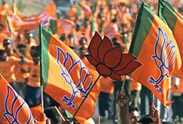 ભાજપની સામ,દામ,દંડ,ભેદની નીતિ કામ કરી ગઇઃ વડોદરા જિ.પંચાયતમાં 4 બેઠક બિનહરીફ, એક ઉમેદવારે ફોર્મ પાછુ…