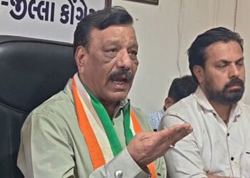 કોંગ્રેસના ઉમેદવારો પર ફોર્મ પરત ખેંચવા દબાણનો આરોપ | Congress candidates accused of being pressured…