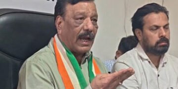 કોંગ્રેસના ઉમેદવારો પર ફોર્મ પરત ખેંચવા દબાણનો આરોપ | Congress candidates accused of being pressured…