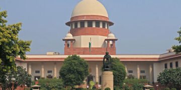 સમજૂતી બાદ પત્ની છેલ્લી ઘડીએ ફરી જતાં નારાજ સુપ્રીમે પતિને ધરાર ડાઇવોર્સ આપ્યા | Angry SC grants fin…