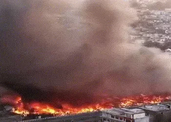 લખનઉમાં 100થી વધુ સિલિન્ડર બ્લાસ્ટ થતાં 1000થી વધુ ઝૂંપડા રાખ, 10 કિ.મી. દૂરથી ધૂમાડો દેખાયો | Luckn…