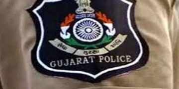 લોધિકાનાં PI અને 5 પોલીસમેનને સસ્પેન્ડ કરી દેવાયાં | Lodhika PI and 5 policemen suspended