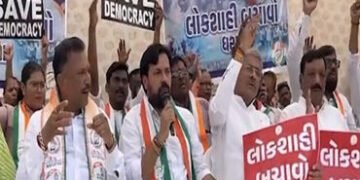 ચૂંટણી પ્રક્રિયા દરમિયાન લોકશાહીની હત્યા અને લોકશાહી બચાવો મુદ્દે કોંગ્રેસ દ્વારા ધરણા | Vadodara Co…