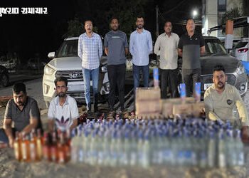 VIDEO | ચૂંટણી પહેલા રાજ્યમાં દારૂની હેરાફેરી વધી: અમરેલીમાં લાખોના વિદેશી દારૂ સાથે 3 આરોપી ઝડપાયા,…