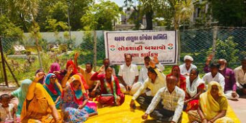 VIDEO | ભ્રષ્ટ અધિકારીઓને સસ્પેન્ડ કરવાની માગ સાથે થરાદ પ્રાંત અધિકારીની કચેરીએ કોંગ્રેસનો હલ્લાબોલ …