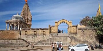 સુપેડીનાં પ્રાચીન મુરલી મનોહર મંદિરના મહંત-સેવક સામે રોષઃ ગામ સજ્જડ બંધ | Mahant Servant of the anci…