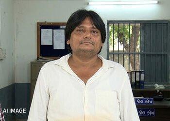 વડોદરા જેલમાં મોન્ટુ નામદારની ‘મોજ’: મોબાઈલ, દારૂ-નોનવેજ મળતું હોવાની ગૃહવિભાગમાં ફરિયાદ | VVIP Trea…