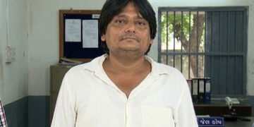 વડોદરા જેલમાં મોન્ટુ નામદારની ‘મોજ’: મોબાઈલ, દારૂ-નોનવેજ મળતું હોવાની ગૃહવિભાગમાં ફરિયાદ | VVIP Trea…