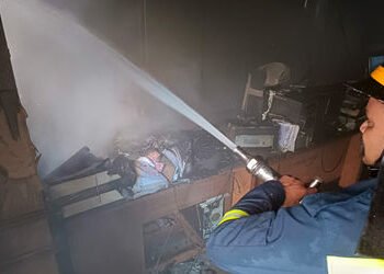 જામનગર જિલ્લા પંચાયતમાં આગનું તાંડવ: આરોગ્ય વિભાગની કચેરીમાં શોર્ટ સર્કિટથી લાખોનું નુકસાન | Fire Br…