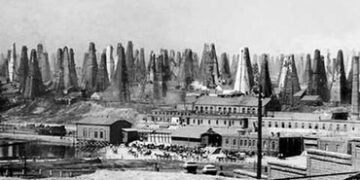 તેલના કુવા સૌથી પહેલાં ટ્રાન્સ-કૉકેસરા આઝર બૈજાનના બાકુમાં શોધાયા