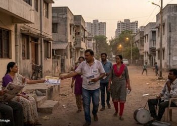 ગુજરાતમાં ચૂંટણી પ્રચાર ICUમાં: ગરમી અને જનતાની નિરસતા જોઈ નેતાઓના હોશ ઊડ્યાં, શું મતદાન ઘટશે? | Guj…