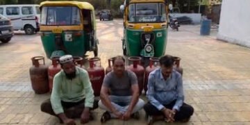 પંચમહાલ: ગોધરામાં ગેરકાયદે ગેસ રીફિલિંગના કૌભાંડ પર SOG ત્રાટકી, 3 શખસોની ધરપકડ | Godhra Gas Refill …