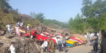 જમ્મુ-કાશ્મીરમાં ભયાનક અકસ્માત: મુસાફરો ભરેલી બસ પલટી, 7 લોકોના કમકમાટીભર્યા મોત; અનેક ઘાયલ | udhamp…