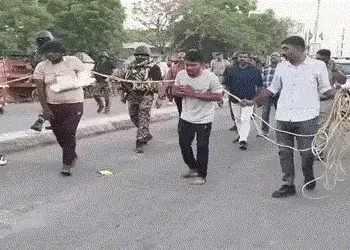 ધંધુકા હત્યા કેસ: રિઝવાન અને સમીરના બે દિવસના રિમાન્ડ મંજૂર, પોલીસ બંધોબસ્ત સાથે આરોપીઓનું રિકન્સ્ટ્…