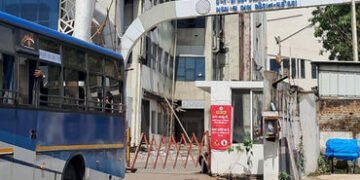 સિટિ બસ અને એસટી વિભાગ વચ્ચે બસના રૂટને લઈ વિવાદ સર્જાયો | A dispute arose between the city bus and …