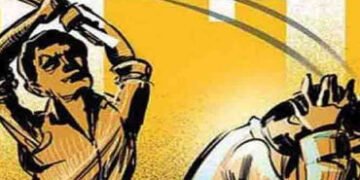 નિર્દોષ યુવક પર કુહાડી, પાઇપ, ધોકાથી હુમલો કરતા લોહી લુહાણ હાલતમાં સારવાર હેઠળ | Ekkewe sarafo rese …