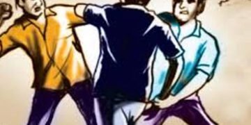 ફતંગંજમાં રાતે કારમાં રોંગસાઇડ આવેલા હુમલાખોરો યુવક પર તૂટી પડયા | three accuse came in car assault …