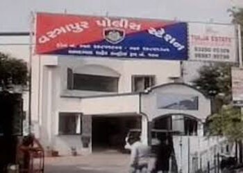 દારૂના નશામાં ધૂત યુવતી કાર અન્ય કાર સાથે અથડાવી અકસ્માત કર્યો | vastrapur police nabbed two young g…