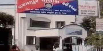 દારૂના નશામાં ધૂત યુવતી કાર અન્ય કાર સાથે અથડાવી અકસ્માત કર્યો | vastrapur police nabbed two young g…