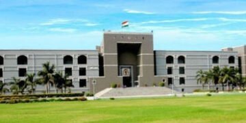 ઘરથી ઓફિસ સુધીનો રસ્તો પણ હવે ‘ઓન ડ્યુટી’ ગણાશે: અકસ્માતમાં મોત મામલે ગુજરાત હાઈકોર્ટનો ઐતિહાસિક ચુક…