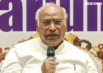 કોંગ્રેસ અધ્યક્ષ ખડગેએ PM મોદીને કહ્યા ‘આતંકવાદી’, ભૂલ સમજાતા સ્પષ્ટતા કરી | tamilnadu election camp…