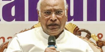 કોંગ્રેસ અધ્યક્ષ ખડગેએ PM મોદીને કહ્યા ‘આતંકવાદી’, ભૂલ સમજાતા સ્પષ્ટતા કરી | tamilnadu election camp…