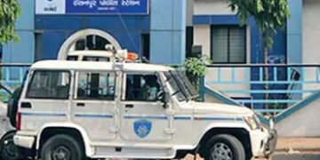 લગ્ન કરીને યુવતીએ પતિના ઘરે રહેવાનું કહેતા પોલીસ સ્ટેશનમાં મારા મારી | Iwe ekkewe polis lon Isanpur …