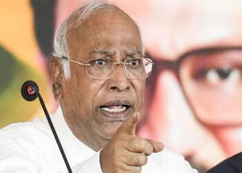 ખડગેએ મોદીને આતંકવાદી કહેતા વિવાદ, ભાજપે માફીની માગ કરી | Kharge calls Modi a terrorist sparks contr…