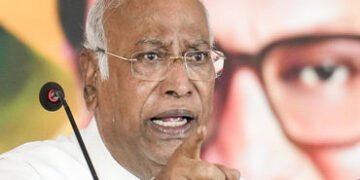 ખડગેએ મોદીને આતંકવાદી કહેતા વિવાદ, ભાજપે માફીની માગ કરી | Kharge calls Modi a terrorist sparks contr…