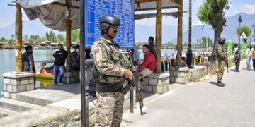 પહલગામ હુમલાને આજે એક વર્ષ: કાશ્મીર જતાં પર્યટકોમાં 40 ટકાનો જંગી ઘટાડો, ખીણમાં હજુ પણ ફફડાટ | pahal…