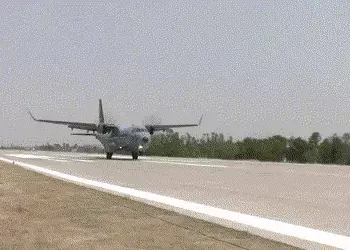 VIDEO: હાઈવે પર ઉતર્યા ભારતીય વાયુસેનાના ફાઈટર જેટ્સ, જુઓ IAFનું મહાપરાક્રમ | IAF Fighter Jets Land …