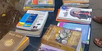 નવી પેઢીને વાંચન તરફ વાળવા વડોદરાની મહિલા દ્વારા ચલાવાતી ‘પુસ્તક પરબ’ | pustak parab run by woman