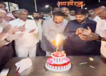 જૂનાગઢ જિલ્લા ભાજપ પ્રમુખે જાહેર રસ્તા પર કેક કાપી જન્મદિવસ ઉજવ્યો | Junagadh District BJP President…