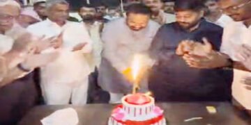 જૂનાગઢ જિલ્લા ભાજપ પ્રમુખે જાહેર રસ્તા પર કેક કાપી જન્મદિવસ ઉજવ્યો | Junagadh District BJP President…