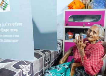 બંગાળ-તમિલનાડુમાં લોકશાહીનો મહાકુંભ: મતદાન કેન્દ્રો પર વહેલી સવારથી જ લાંબી કતારો | West Bengal & Ta…